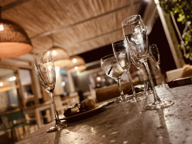 Copas sobre la mesa